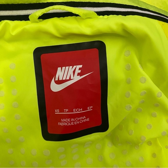 Nike | tech neon yellow aero shield moto cape jacket - Picture 5 of 6